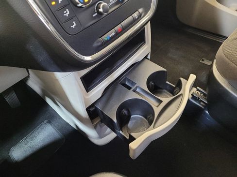 Used 2019 Dodge Grand Caravan SE FWD image 26