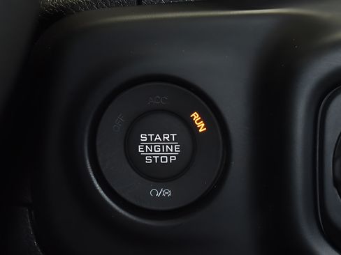 Used 2023 Jeep Wrangler Unlimited Sahara AWD/4WD image 25