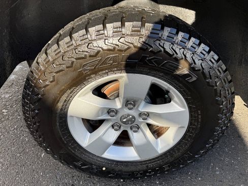 Used 2017 RAM 1500 Classic SLT AWD/4WD image 11