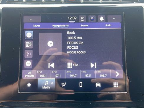 Used 2022 Jeep Grand Cherokee L Laredo w/ Luxury Tech Group I AWD/4WD image 15