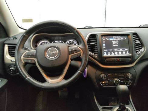Used 2017 Jeep Cherokee Latitude FWD image 22