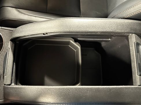Used 2019 Toyota Highlander XLE w/ Carpet Mat Package (TMS) AWD/4WD image 24
