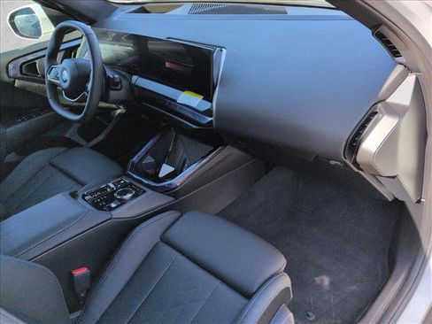 Used 2025 BMW X3 xDrive30i w/ Premium Package image 23