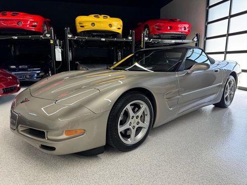 Used 2001 Chevrolet Corvette Convertible w/ Preferred Equipment Group2 RWD image 22