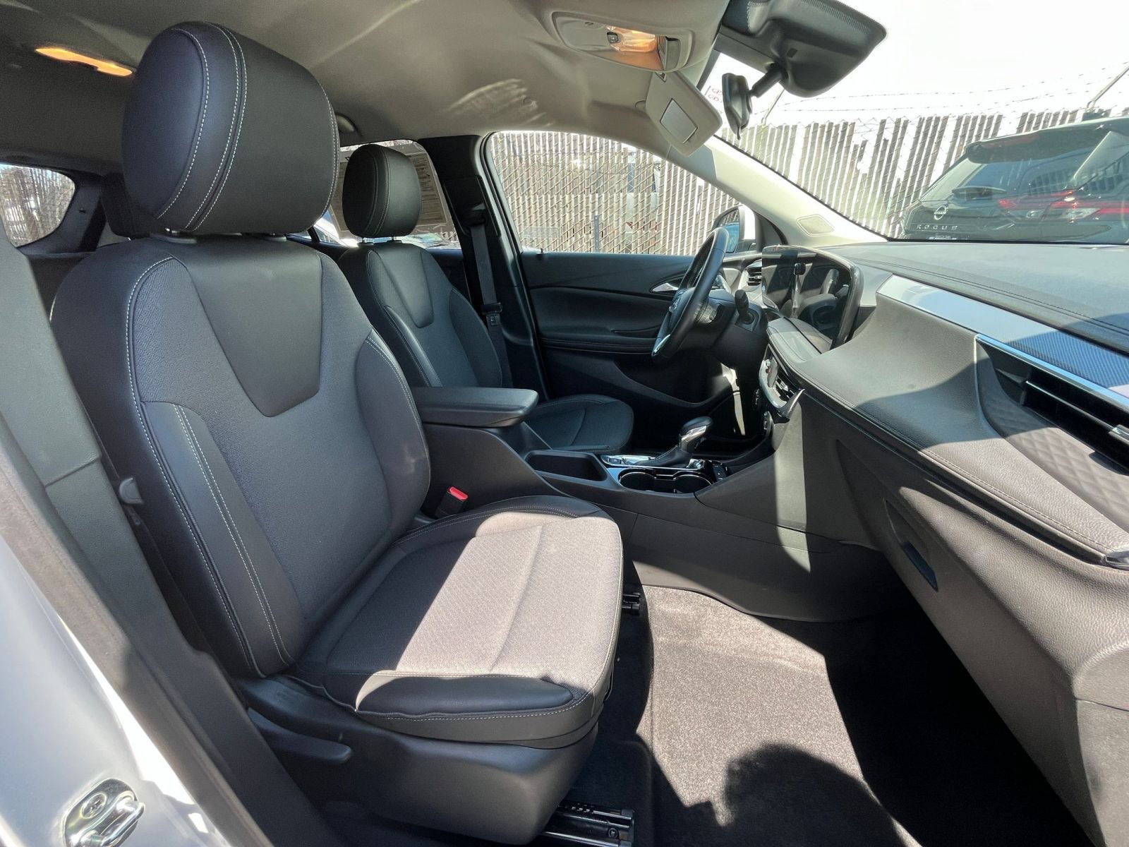 Used 2025 Buick Encore GX Preferred FWD image 34