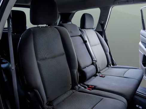 Used 2019 Nissan Pathfinder SV AWD/4WD image 15