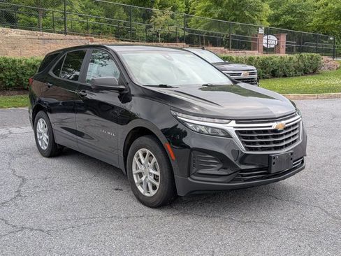 Used 2023 Chevrolet Equinox LS w/ LS Convenience Package AWD/4WD image 3