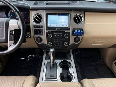 Used 2017 Ford Expedition Limited w/ Equipment Group 301A AWD/4WD image 15