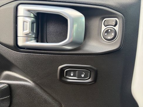 Used 2022 Jeep Wrangler Sport AWD/4WD image 14