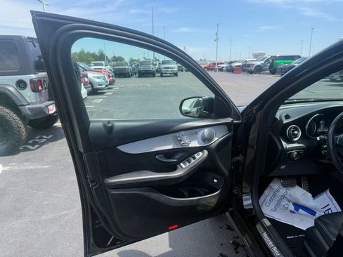 Used 2019 Mercedes-Benz GLC 300 4MATIC image 9