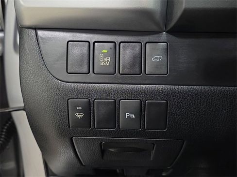 Used 2015 Toyota Highlander Limited image 25