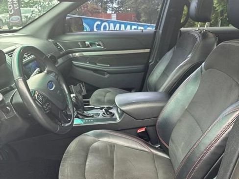 Used 2018 Ford Explorer XLT w/ Equipment Group 202A FWD image 10