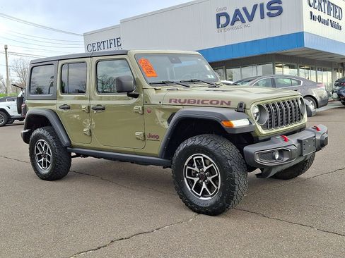 Used 2025 Jeep Wrangler Unlimited Rubicon image 3