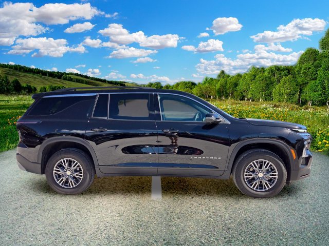 Used 2026 Chevrolet Traverse LT w/ Driver Confidence Package FWD image 7