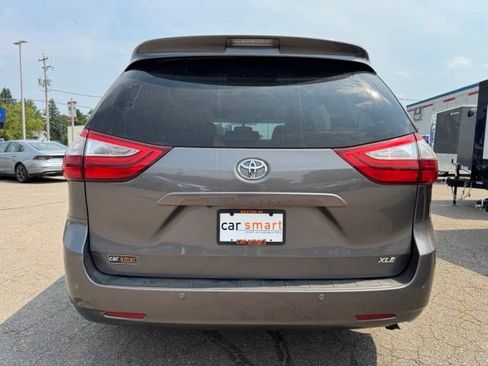 Used 2017 Toyota Sienna XLE w/ XLE Navigation Package FWD image 6