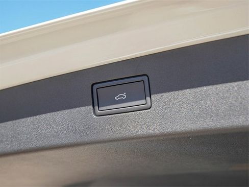 New 2026 Volkswagen Tiguan SE R-Line image 25