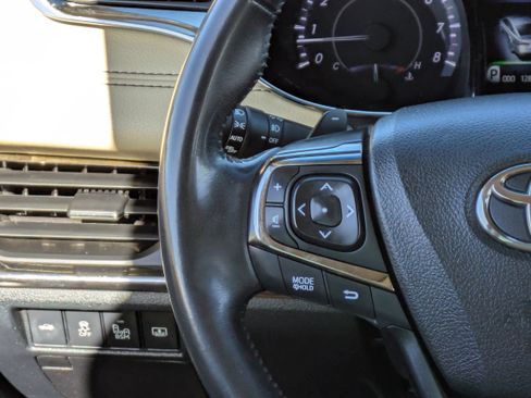 Used 2014 Toyota Avalon Limited image 22