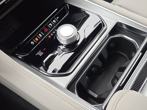 New 2026 Jeep Grand Wagoneer Limited w/ Premium Group II AWD/4WD image 16