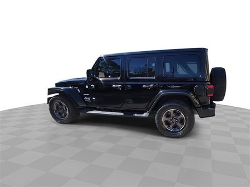Used 2018 Jeep Wrangler Unlimited Sahara image 6