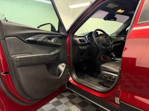 Used 2022 Chevrolet TrailBlazer RS w/ Sun and Liftgate Package FWD image 11