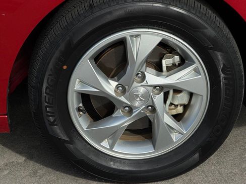 Certified 2023 Hyundai Elantra SE image 9