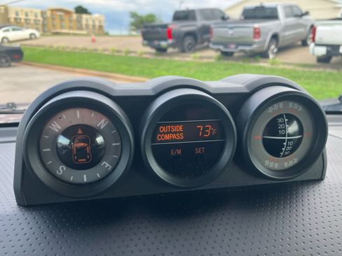 Used 2007 Toyota FJ Cruiser 4WD image 16