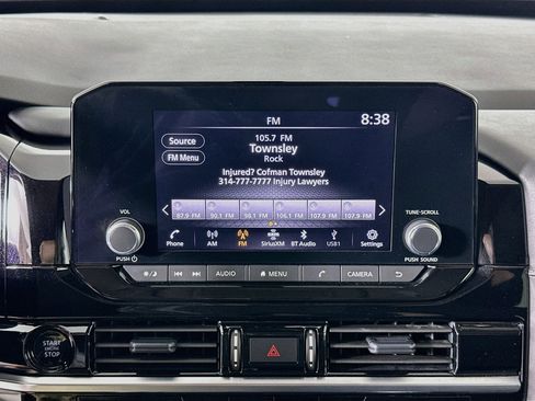 Used 2025 Nissan Pathfinder SV FWD image 21