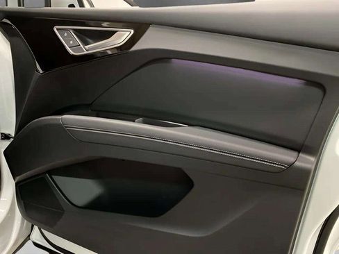 Used 2024 Audi Q4 e-tron Prestige image 83