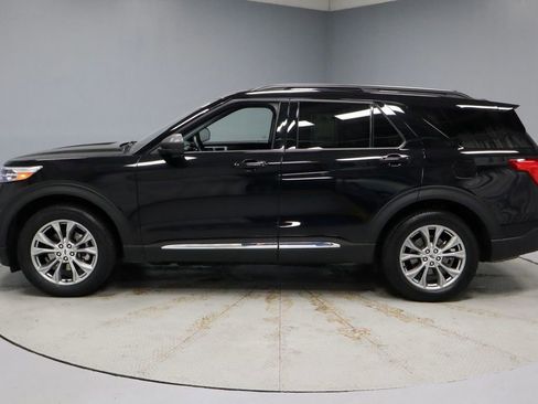 Certified 2022 Ford Explorer XLT w/ Equipment Group 202A AWD/4WD image 9