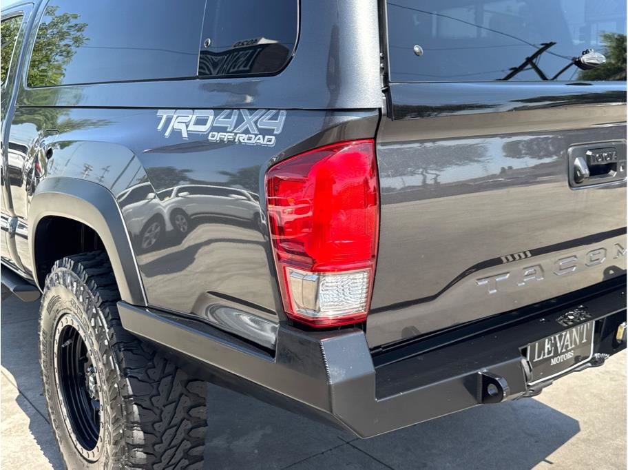 Used 2017 Toyota Tacoma TRD Off-Road w/ Tow Package AWD/4WD image 11