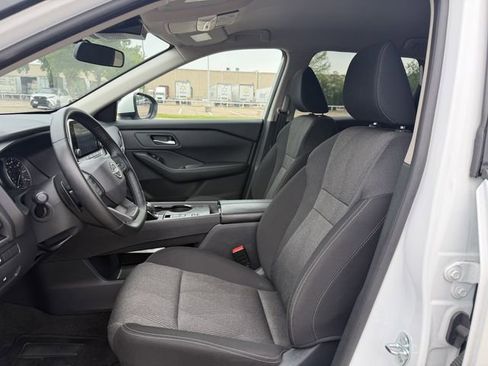 Used 2025 Nissan Rogue SV FWD image 23