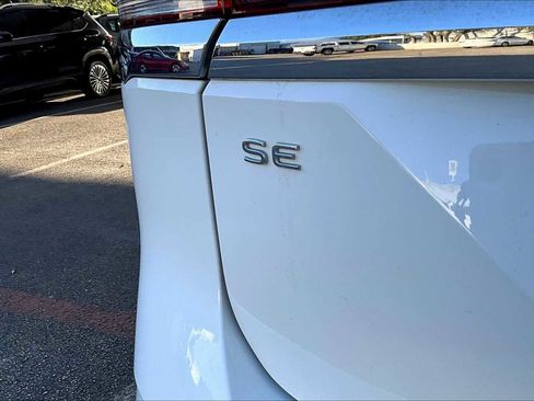 Certified 2024 Volkswagen Atlas SE image 18