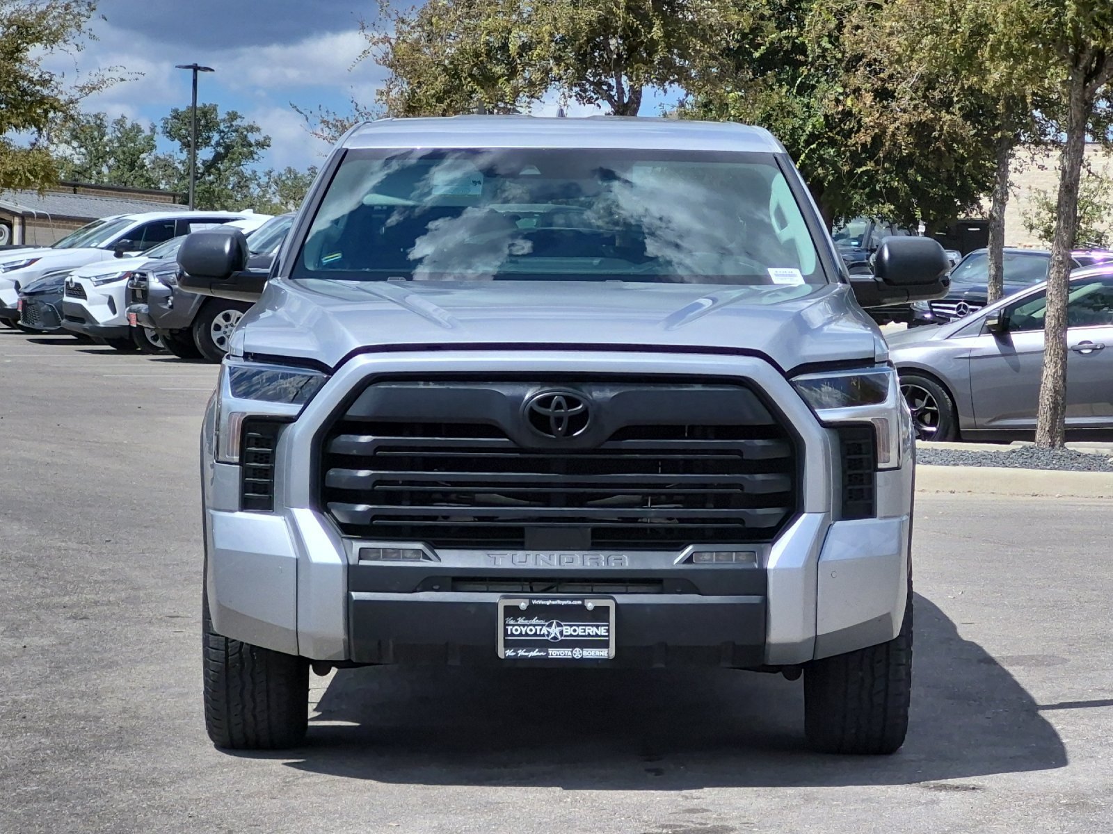 Used 2023 Toyota Tundra SR5 w/ SR5 Convenience Package AWD/4WD image 8