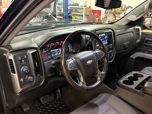 Used 2018 Chevrolet Silverado 1500 LT w/ Midnight Edition AWD/4WD image 16