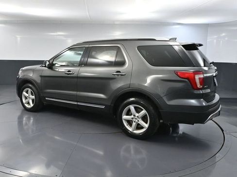 Used 2017 Ford Explorer XLT AWD/4WD image 3