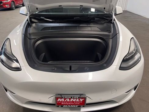 Used 2022 Tesla Model Y Long Range image 9