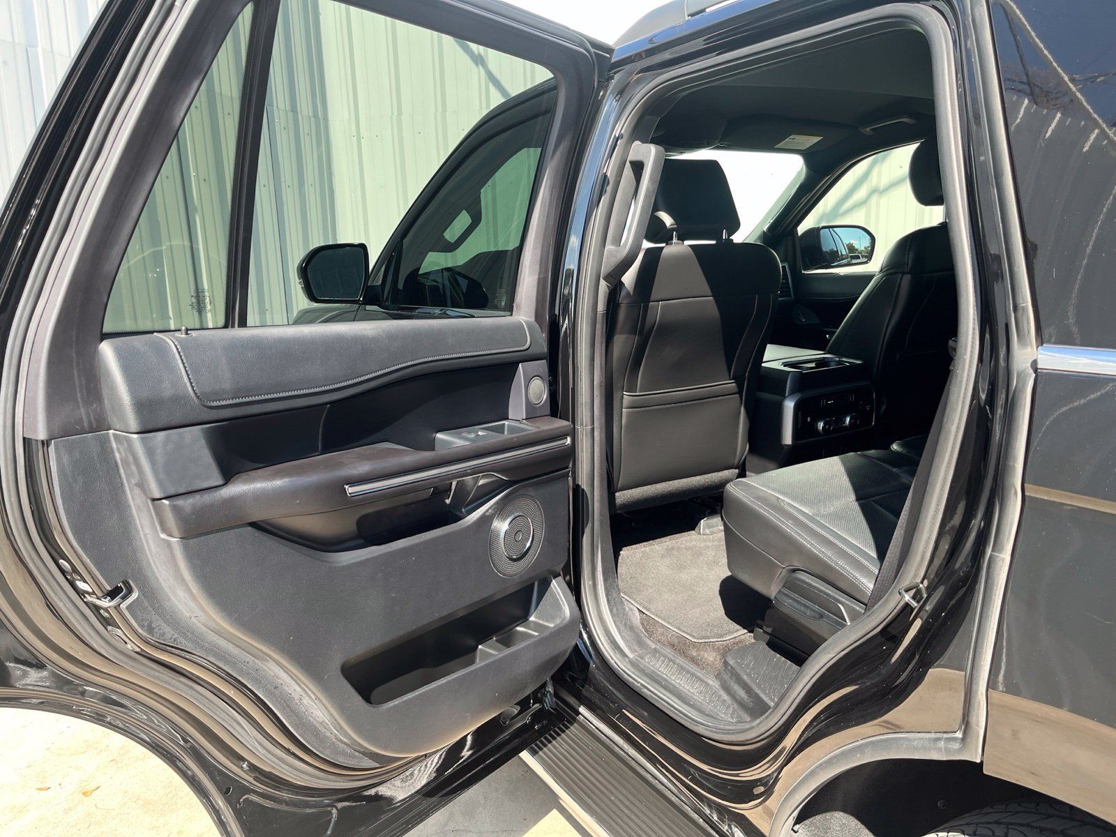 Used 2018 Ford Expedition XLT w/ Equipment Group 202A RWD image 12
