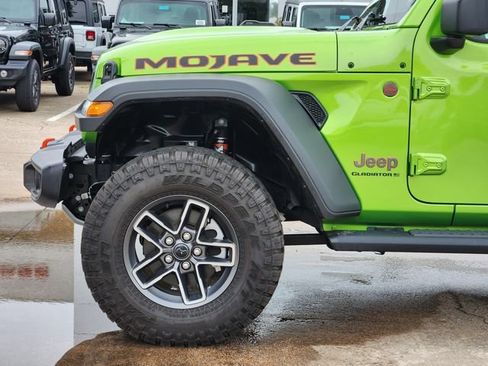 Certified 2025 Jeep Gladiator Mojave w/ Convenience Group AWD/4WD image 9