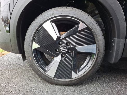 New 2026 Nissan Kicks SR w/ Cold Weather Package image 4