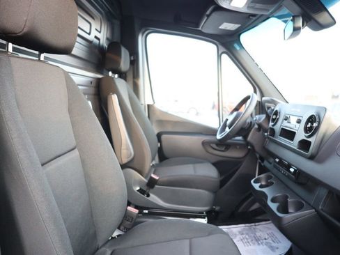 Used 2025 Mercedes-Benz Sprinter 2500 image 27