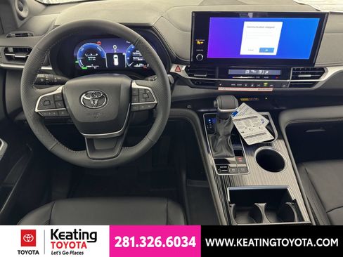 New 2026 Toyota Sienna XLE Woodland Edition AWD/4WD image 8