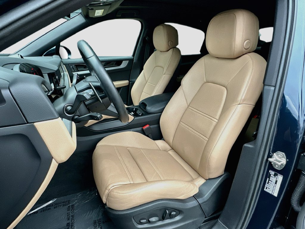 Certified 2026 Porsche Cayenne Coupe AWD/4WD image 5