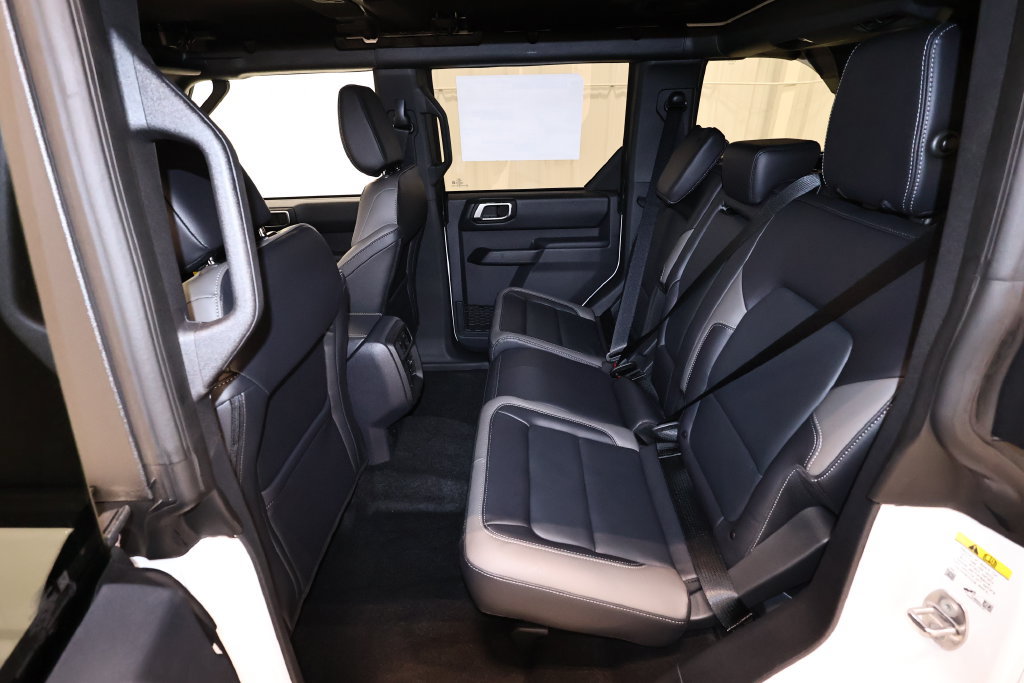 New 2026 Ford Bronco Outer Banks w/ Black Appearance Package AWD/4WD image 13