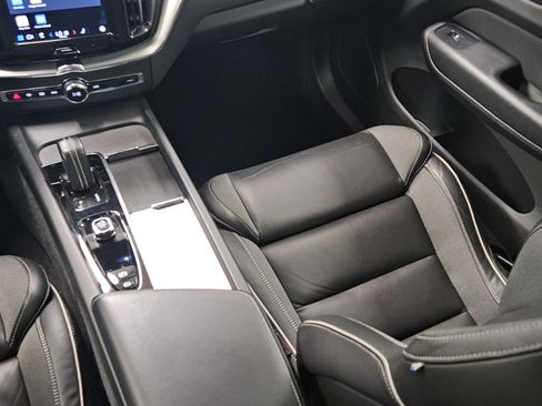 Used 2022 Volvo XC60 B5 R-Design w/ Advanced Package image 16