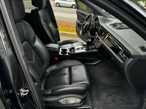 Used 2022 Porsche Macan AWD/4WD image 18