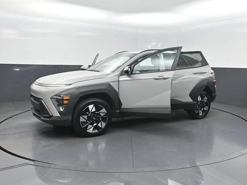 Used 2025 Hyundai Kona SEL AWD/4WD image 35