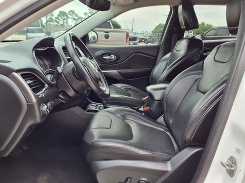 Used 2019 Jeep Cherokee Limited FWD image 20