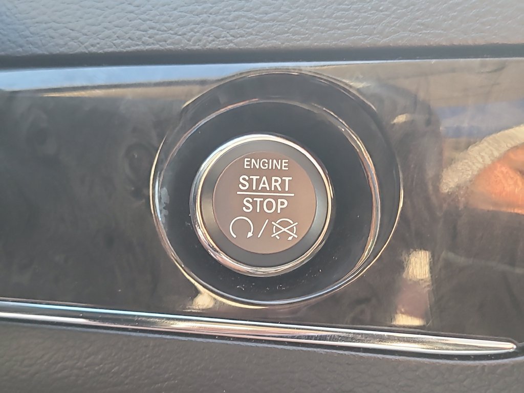 Used 2016 Chrysler Town & Country Touring-L FWD image 27
