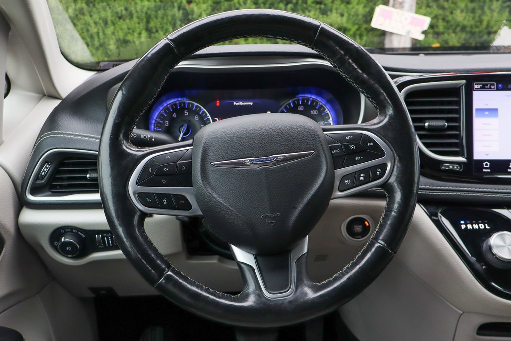 Used 2021 Chrysler Pacifica Touring-L FWD image 21