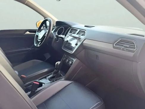 Used 2020 Volkswagen Tiguan SEL image 42